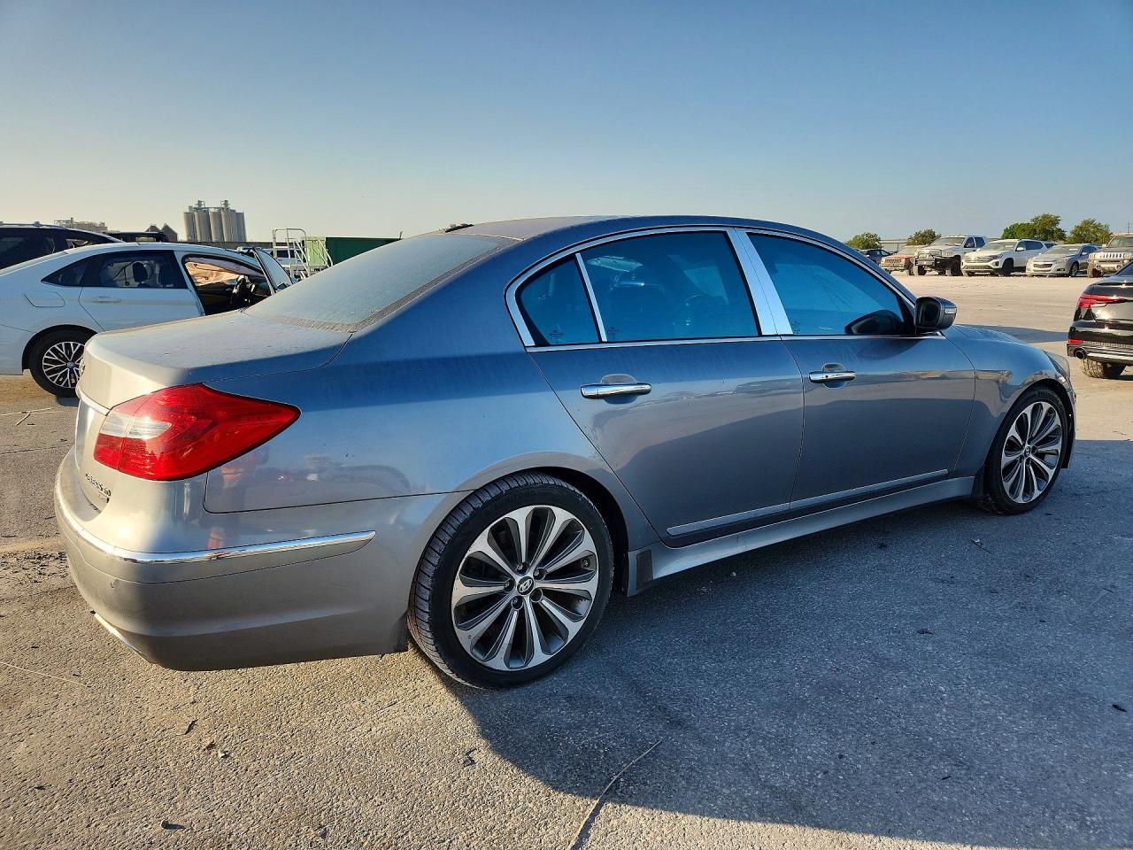 2014 HYUNDAI GENESIS