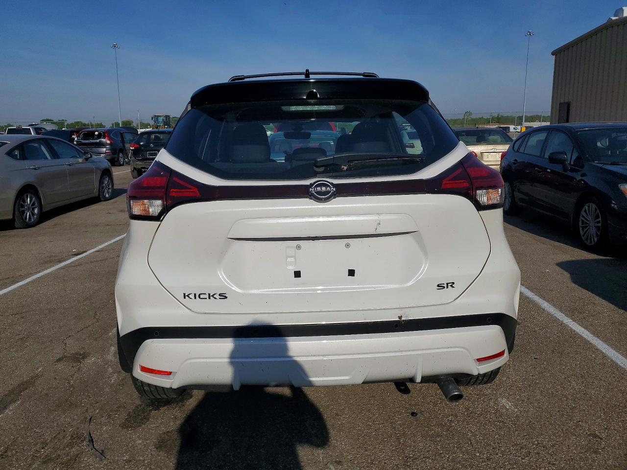 2024 NISSAN KICKS