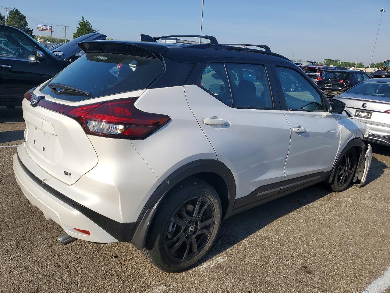 2024 NISSAN KICKS