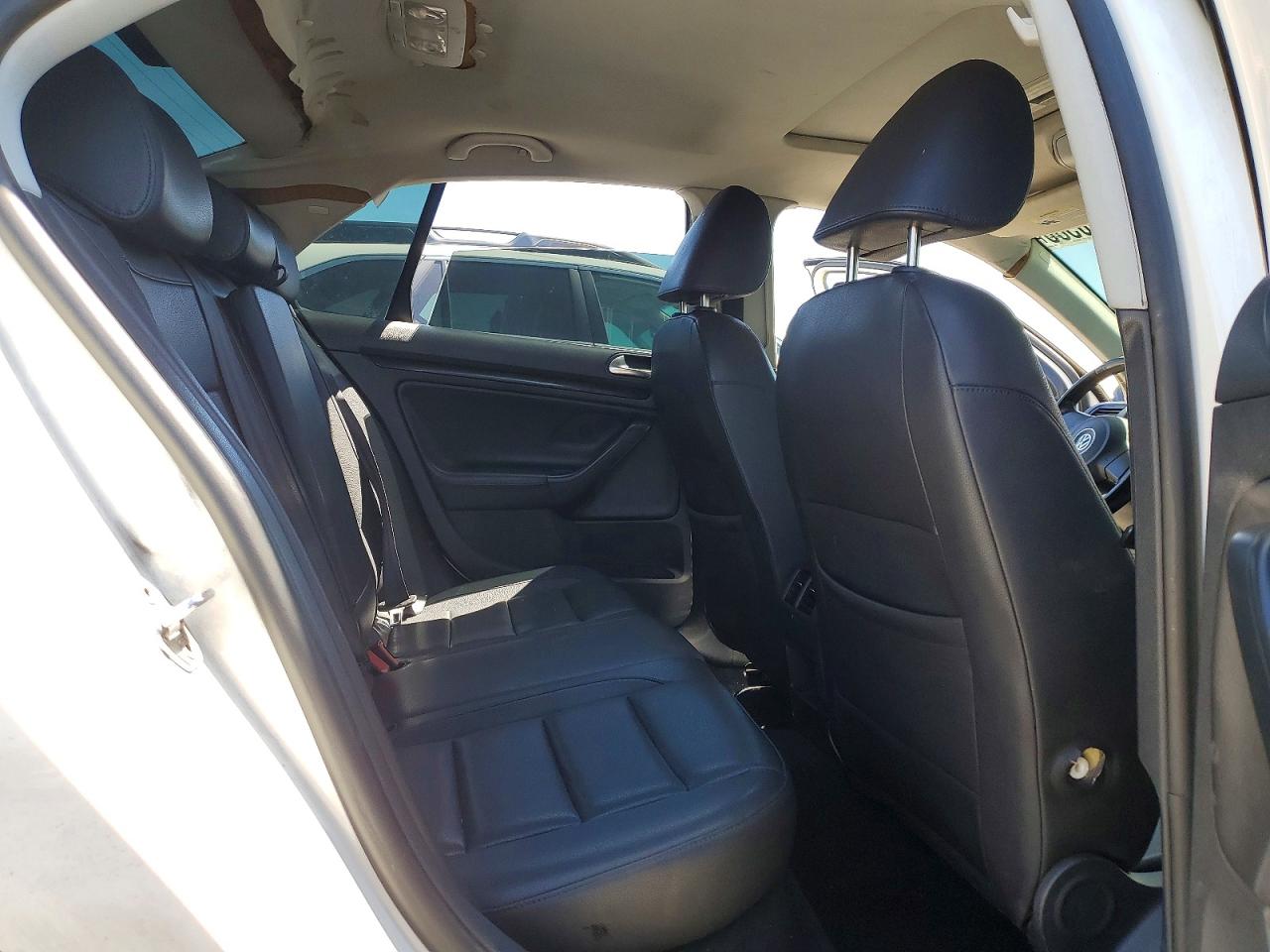 2010 VOLKSWAGEN JETTA