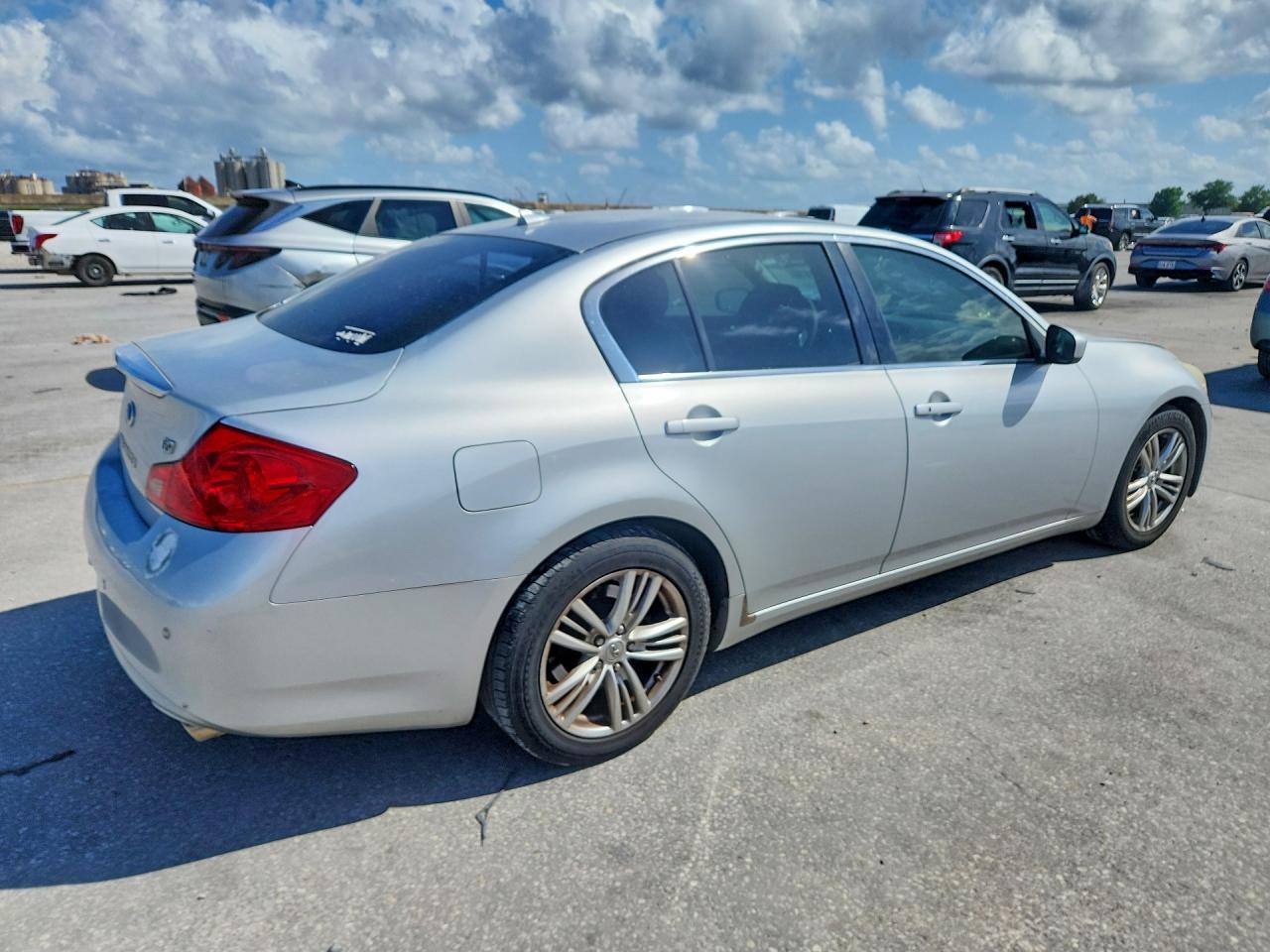 2013 INFINITI G37