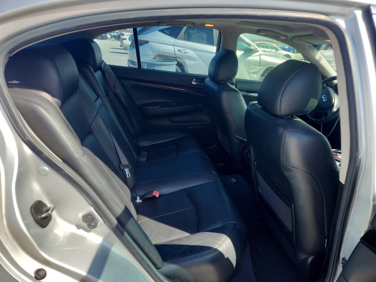 2013 INFINITI G37