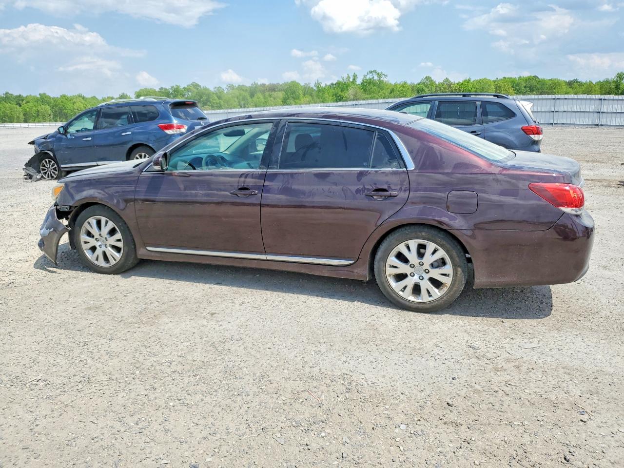 2011 TOYOTA AVALON