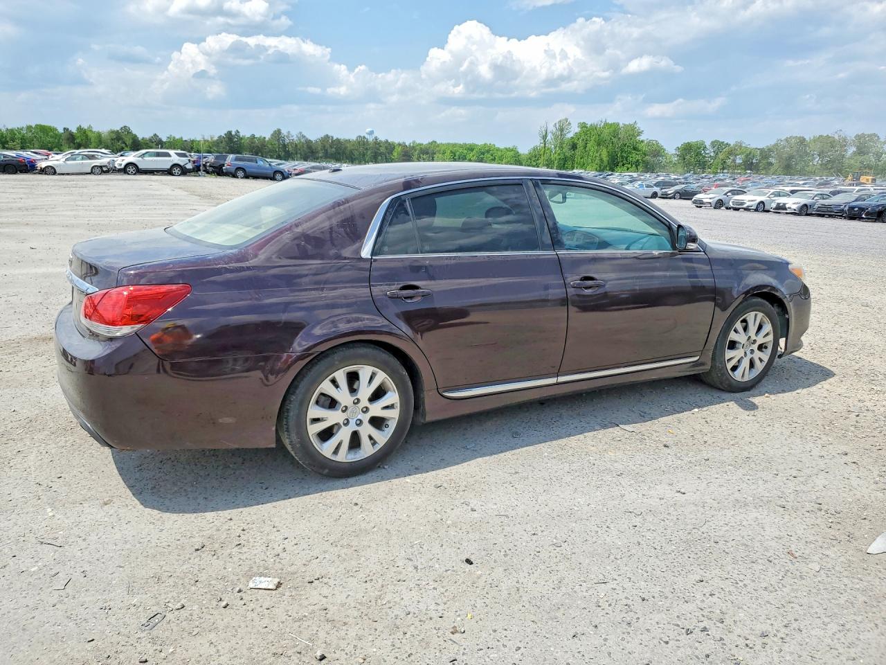 2011 TOYOTA AVALON