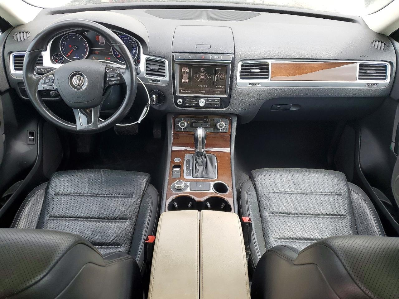 2016 VOLKSWAGEN TOUAREG