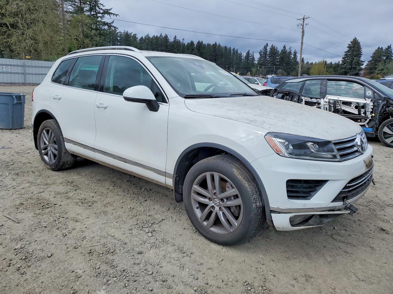 2016 VOLKSWAGEN TOUAREG