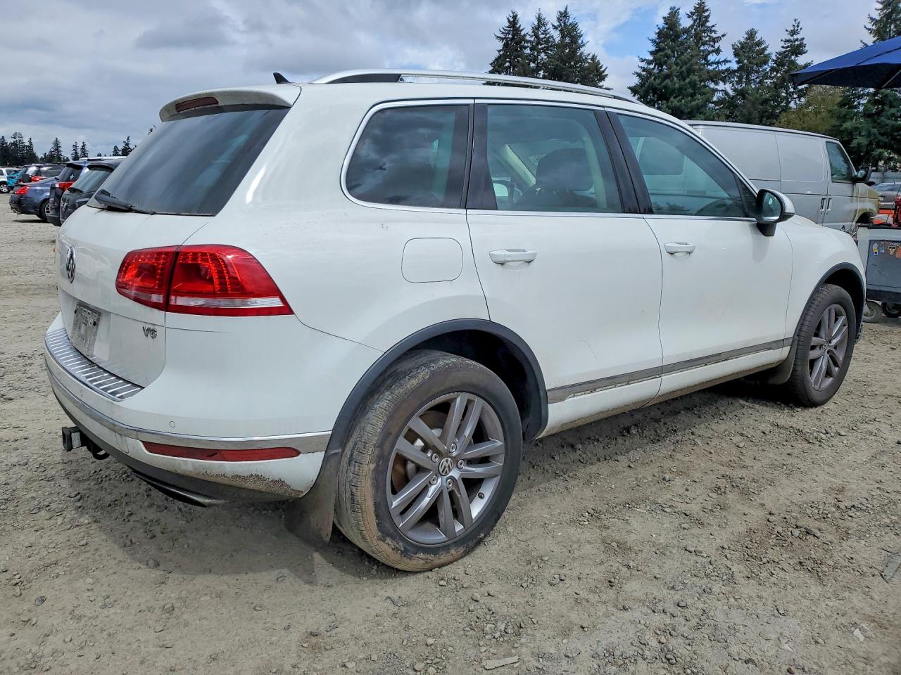 2016 VOLKSWAGEN TOUAREG