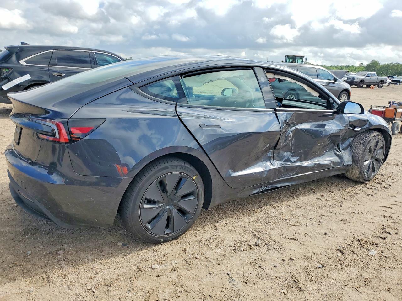 2026 TESLA MODEL 3