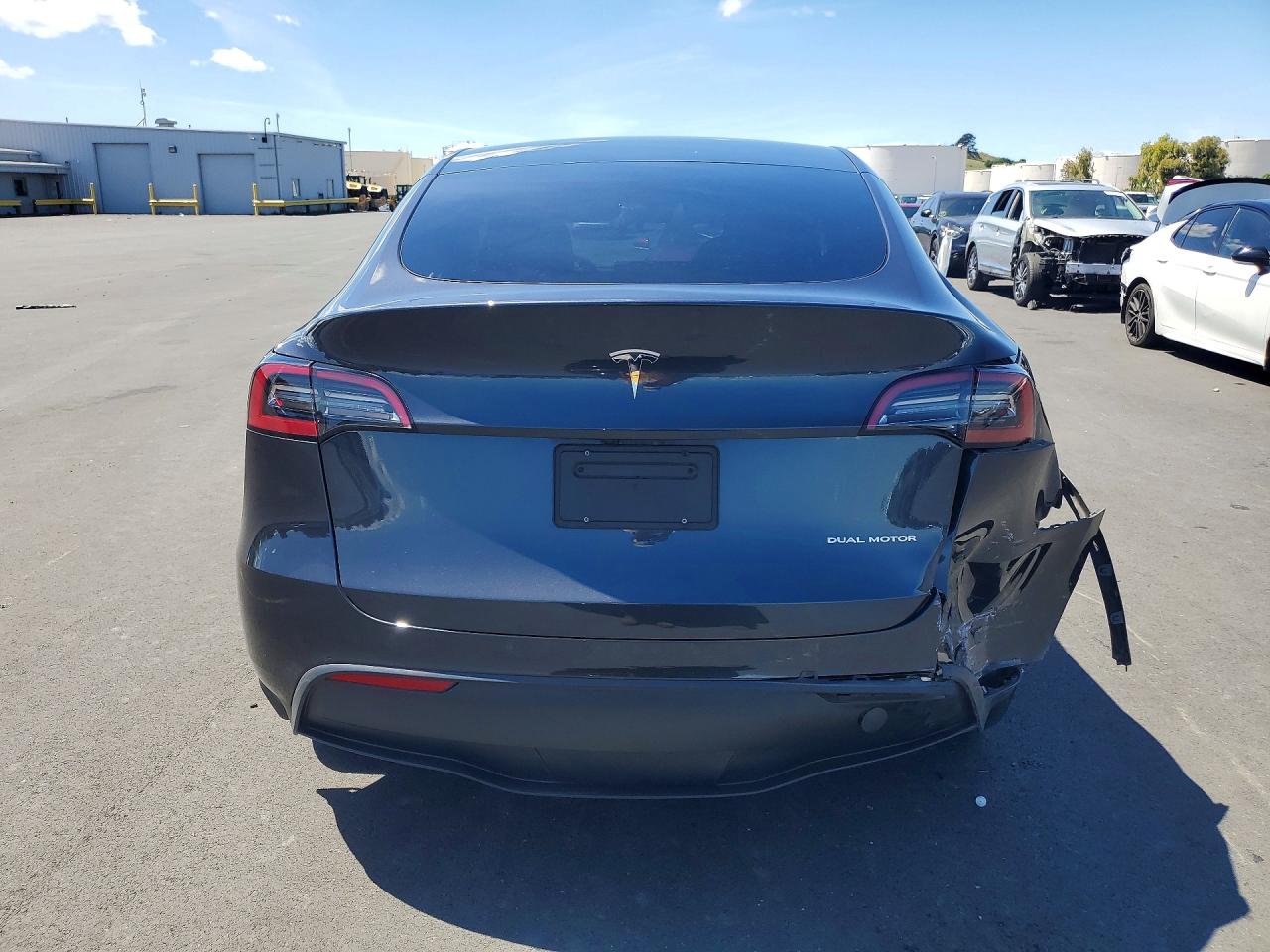 2024 TESLA MODEL Y