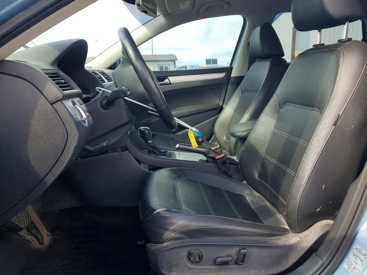 2012 VOLKSWAGEN PASSAT
