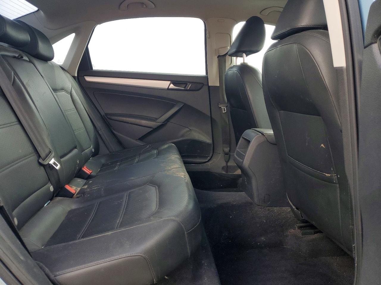 2012 VOLKSWAGEN PASSAT
