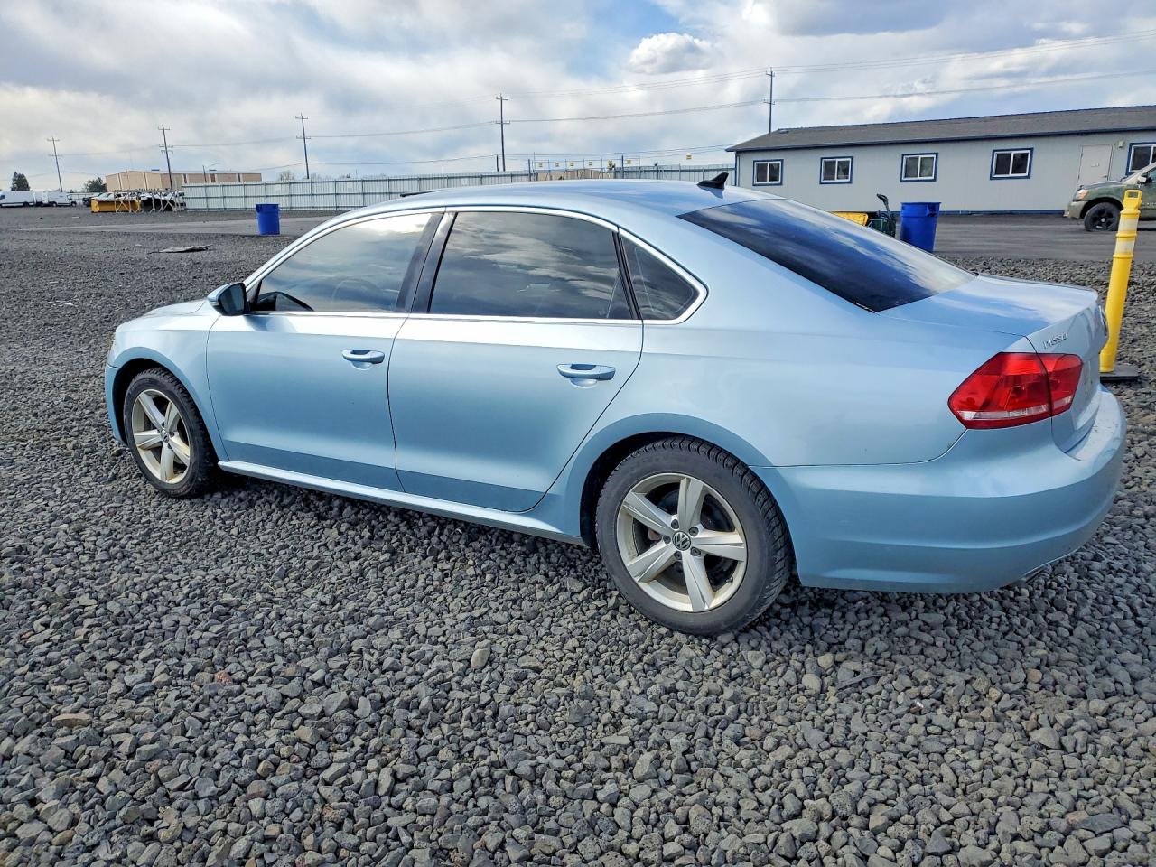 2012 VOLKSWAGEN PASSAT