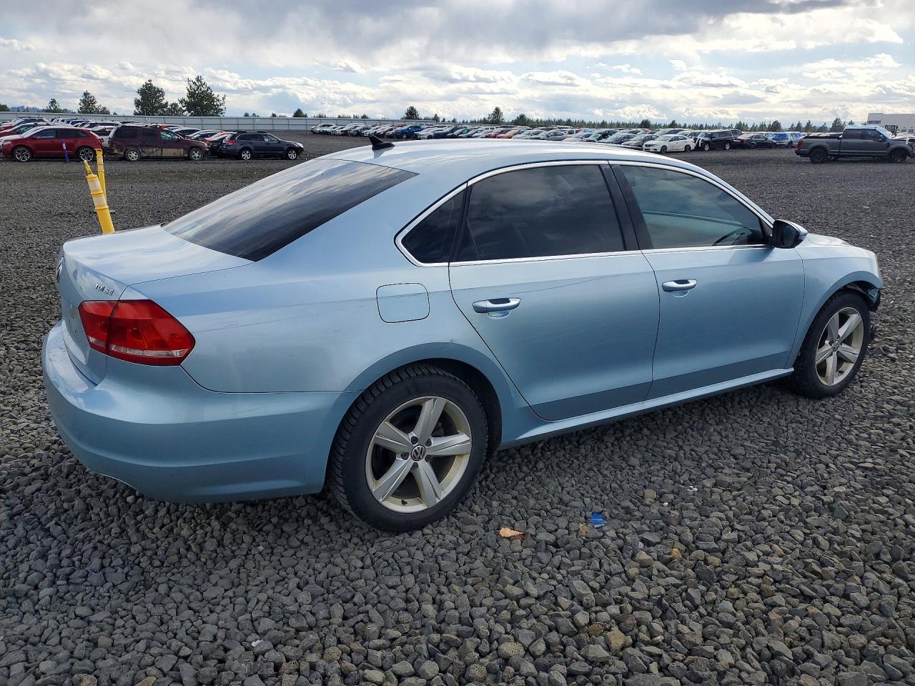 2012 VOLKSWAGEN PASSAT