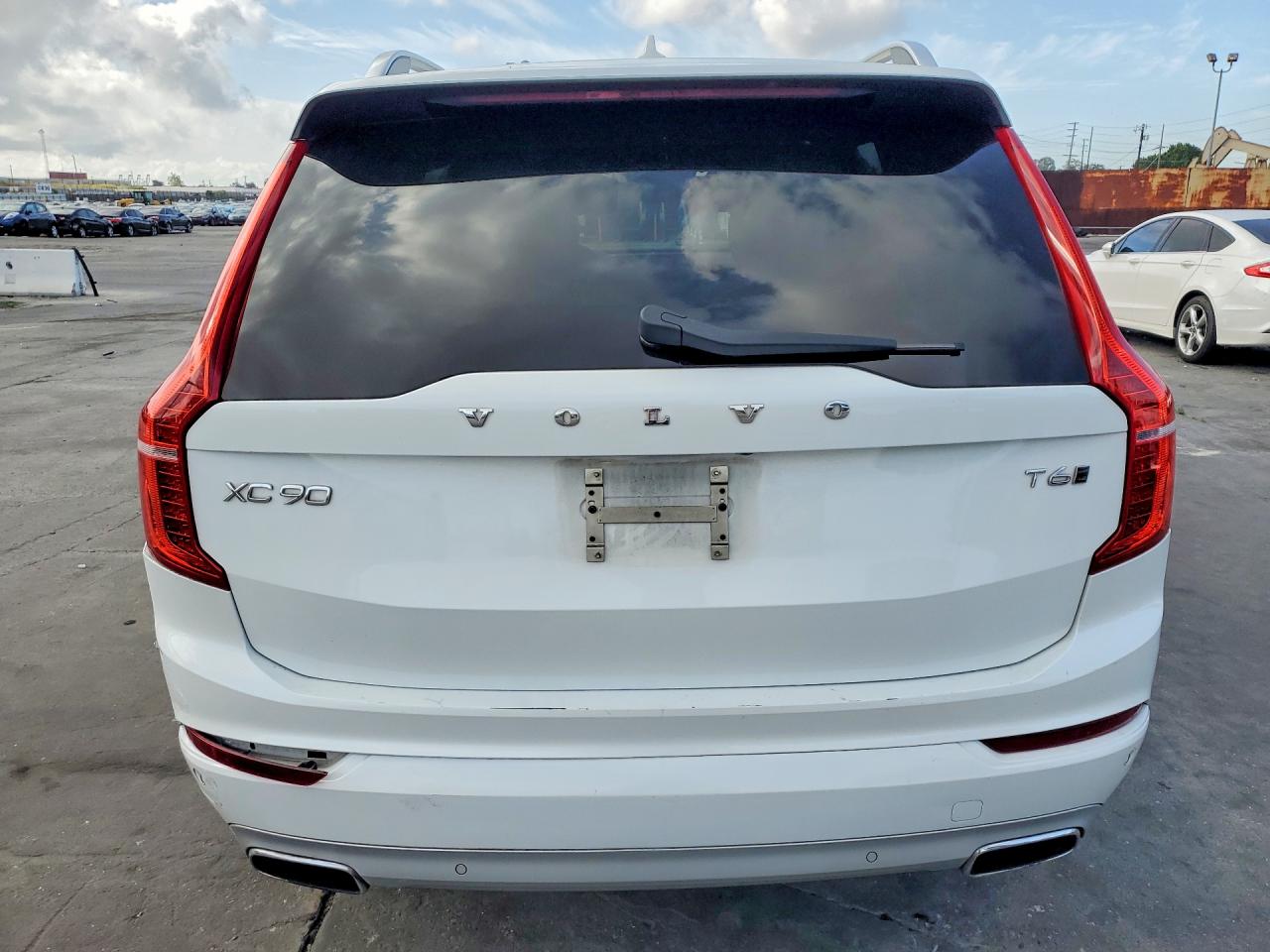 2019 VOLVO XC90