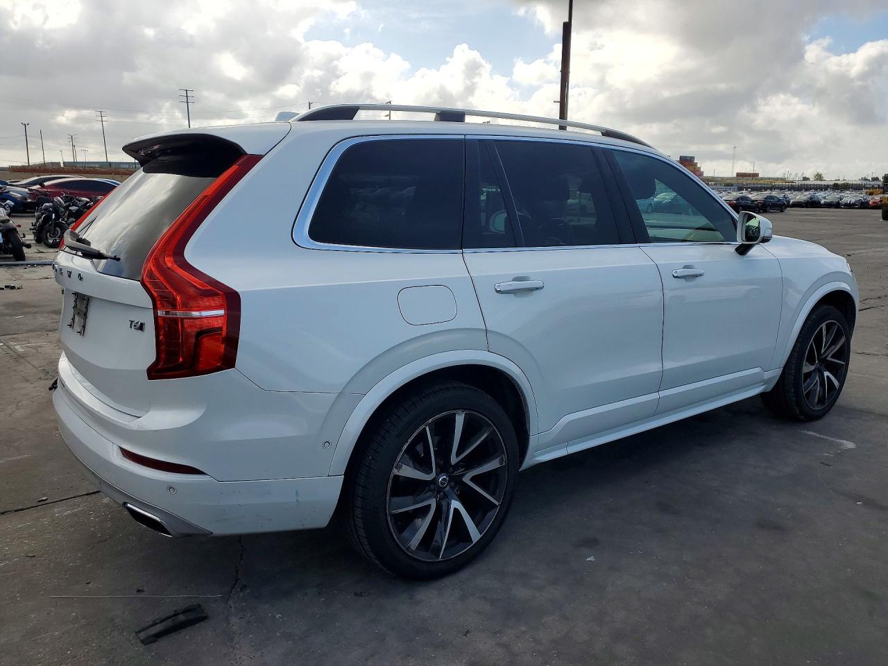 2019 VOLVO XC90