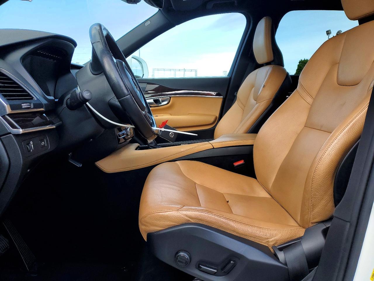 2019 VOLVO XC90