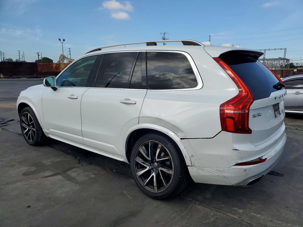 2019 VOLVO XC90