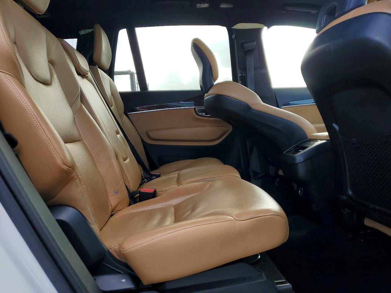 2019 VOLVO XC90