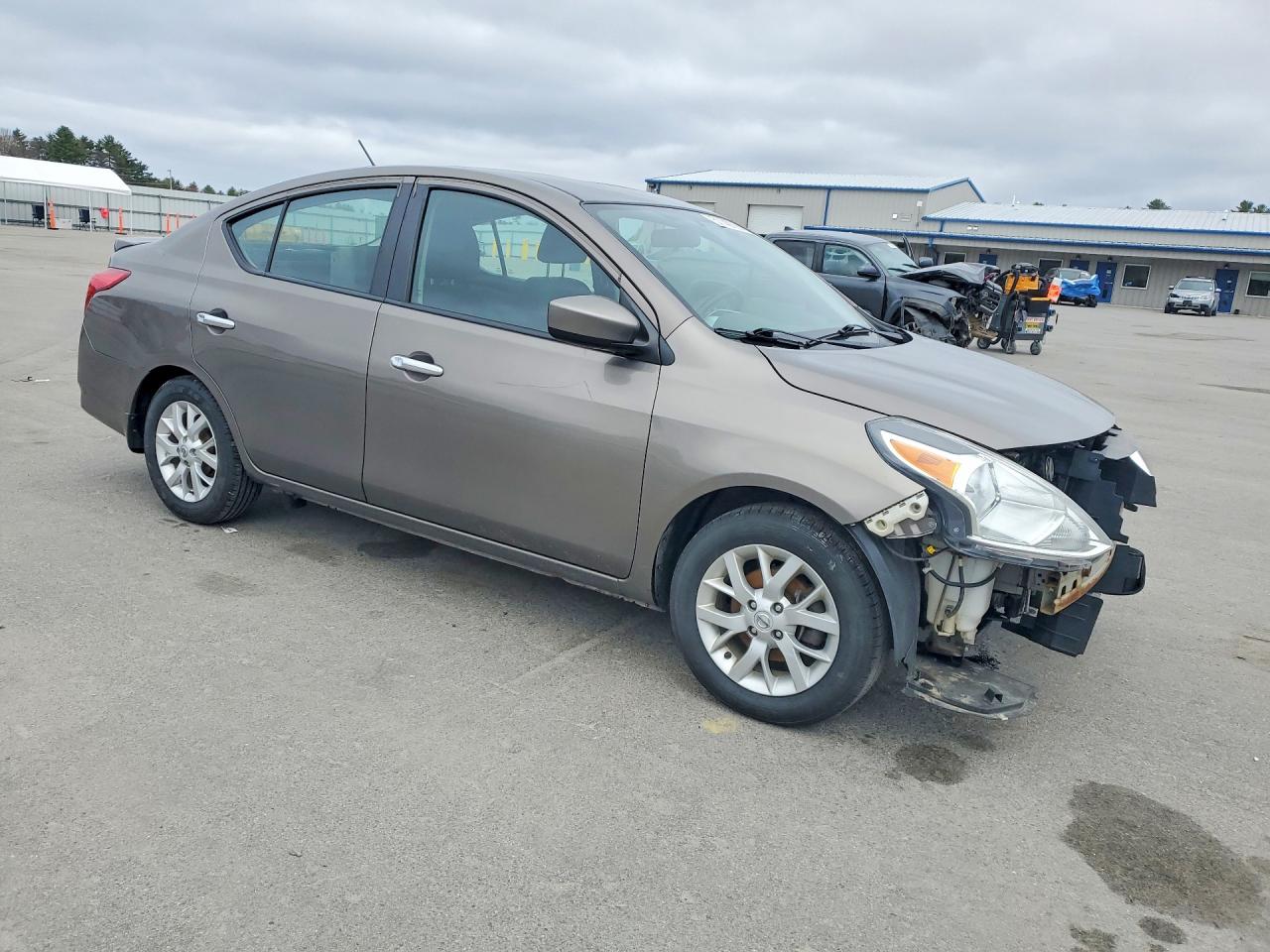2017 NISSAN VERSA