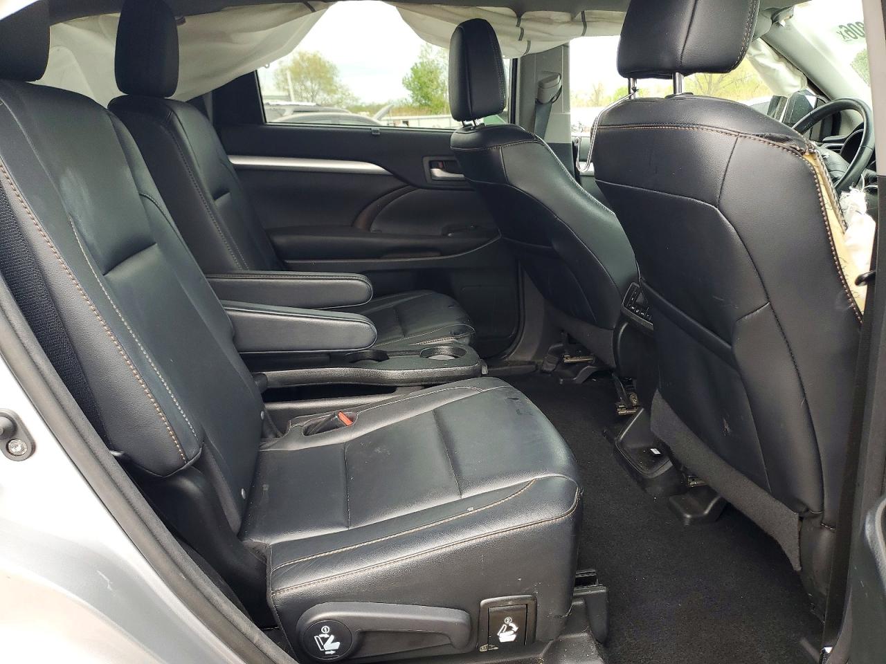 2016 TOYOTA HIGHLANDER