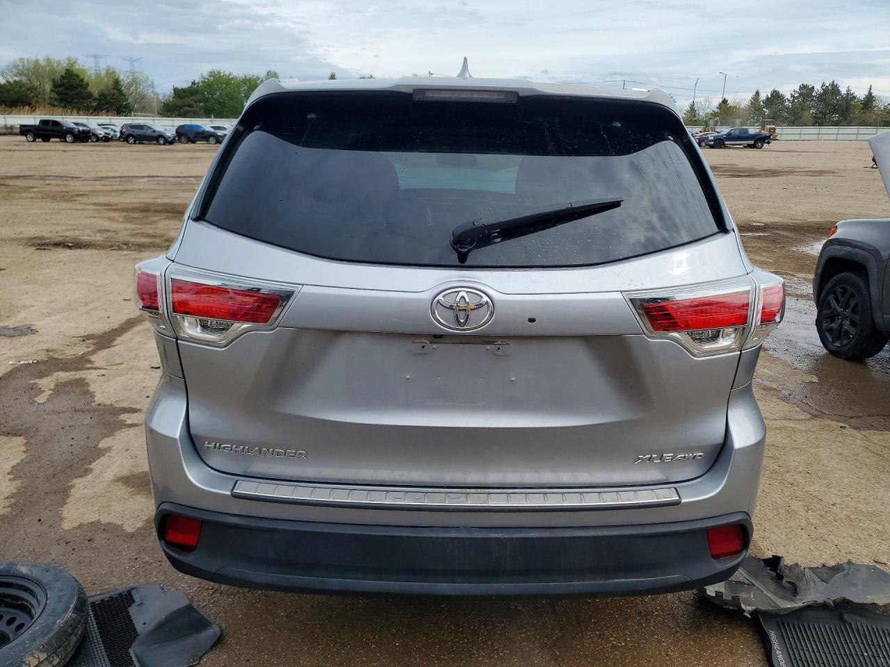 2016 TOYOTA HIGHLANDER