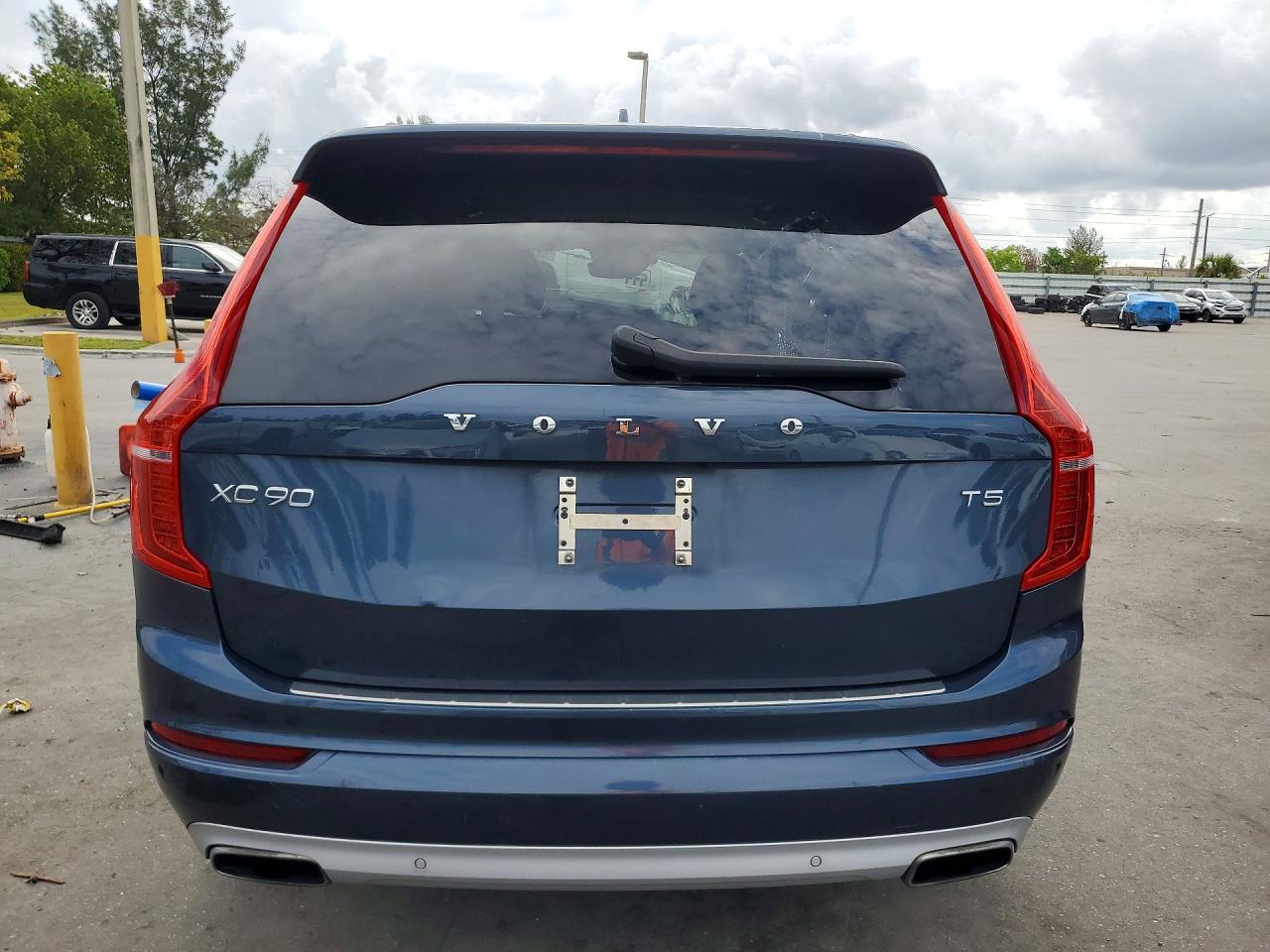2021 VOLVO XC90