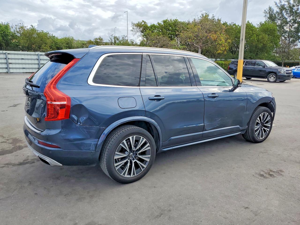 2021 VOLVO XC90