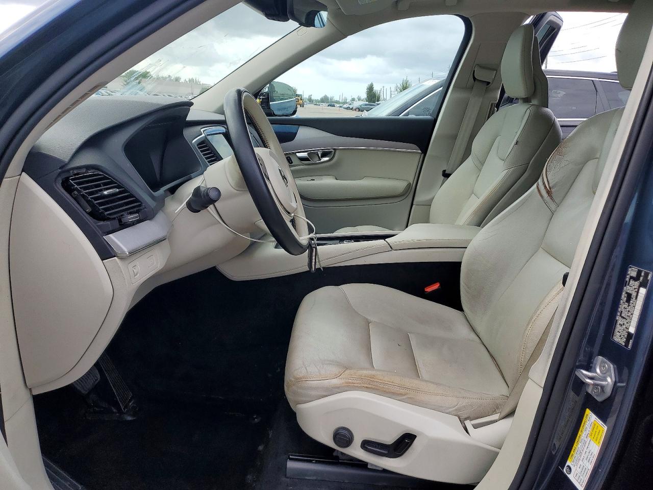 2021 VOLVO XC90