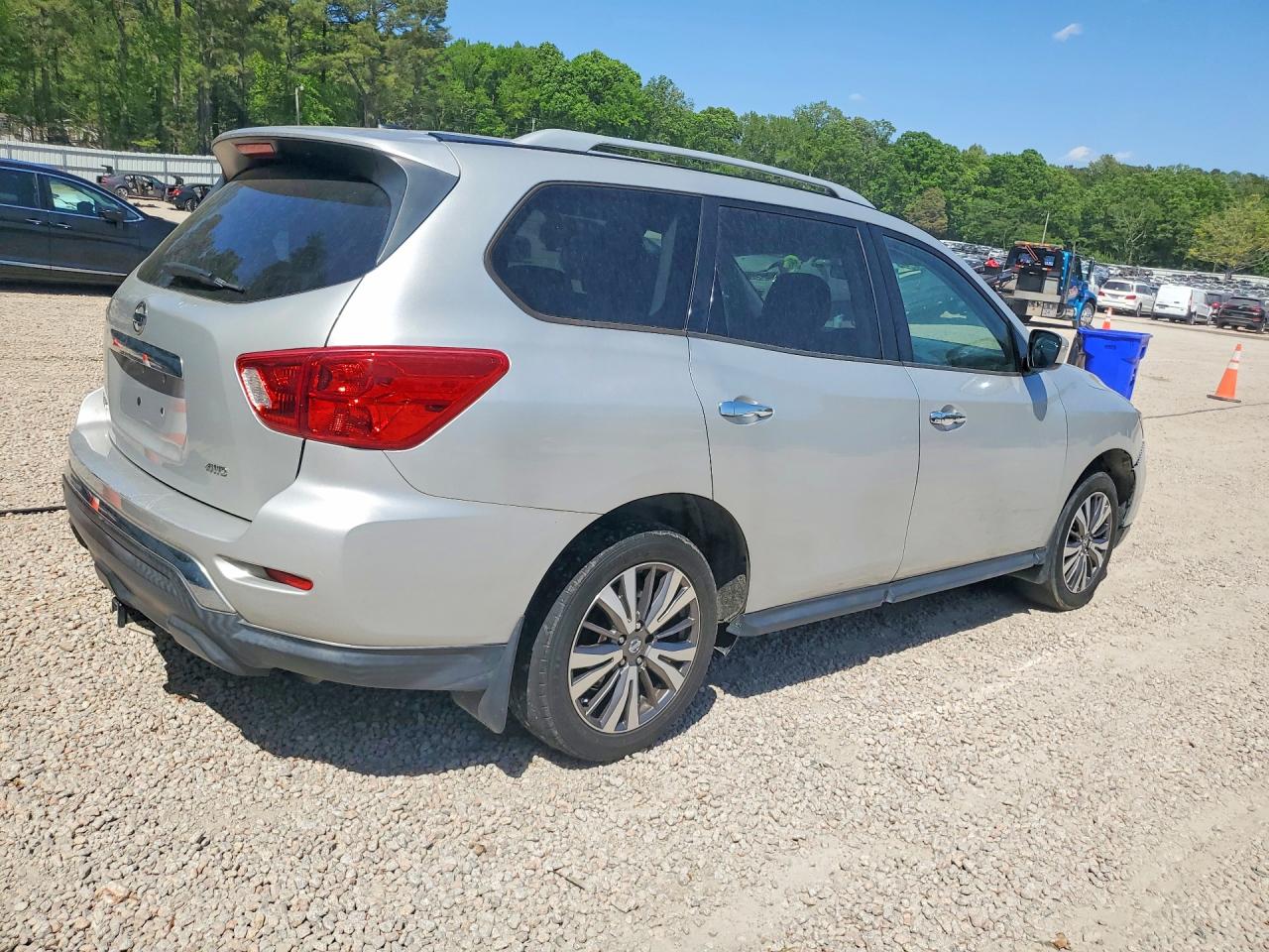 2017 NISSAN PATHFINDER