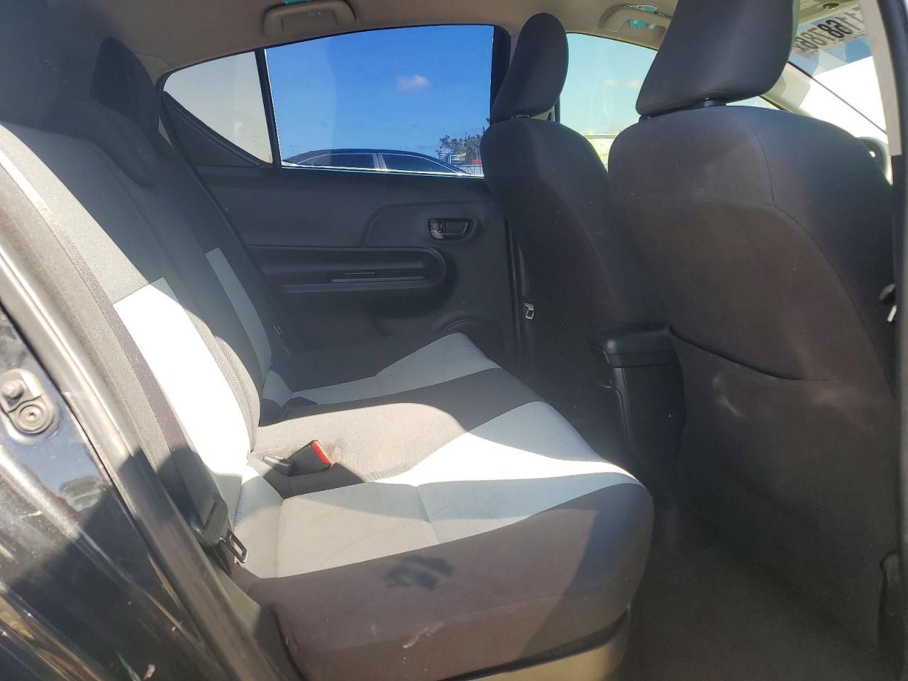 2016 TOYOTA PRIUS