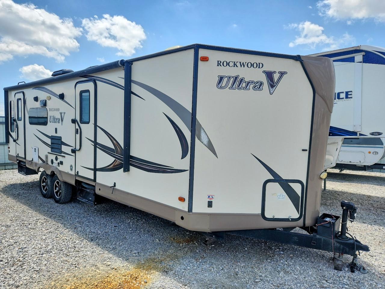 2016 ROCKWOOD ULTRA V