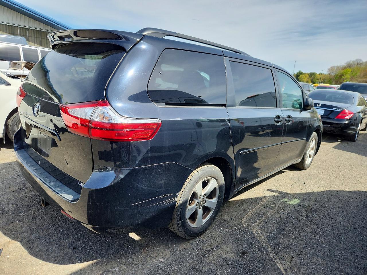 2017 TOYOTA SIENNA
