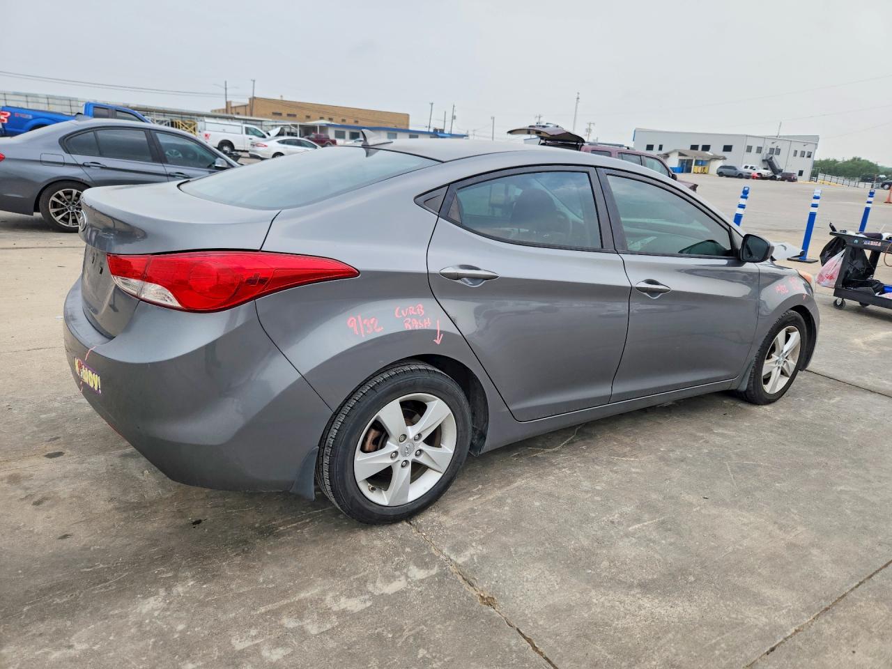 2013 HYUNDAI ELANTRA