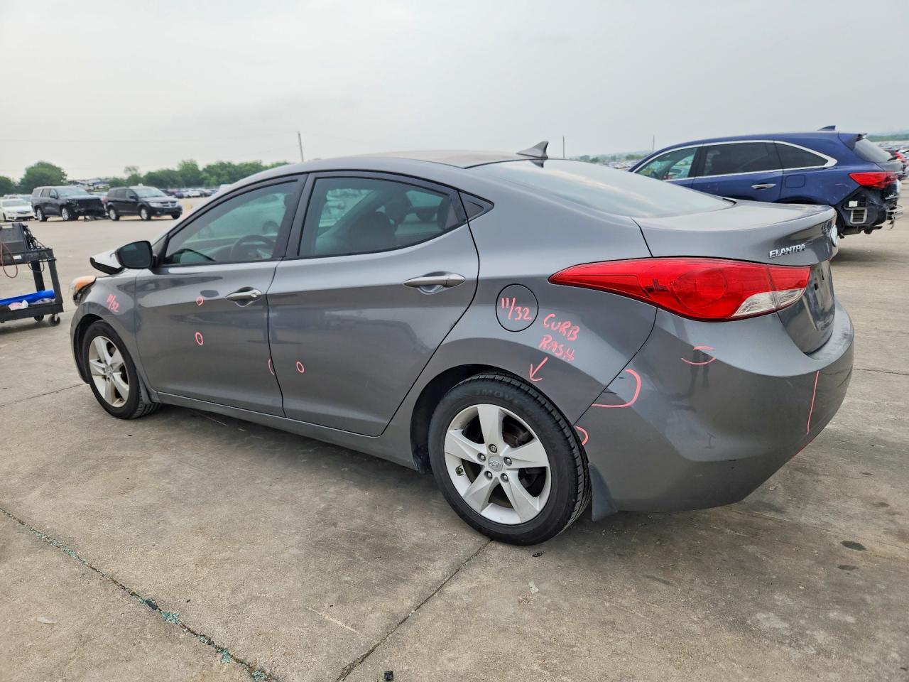 2013 HYUNDAI ELANTRA