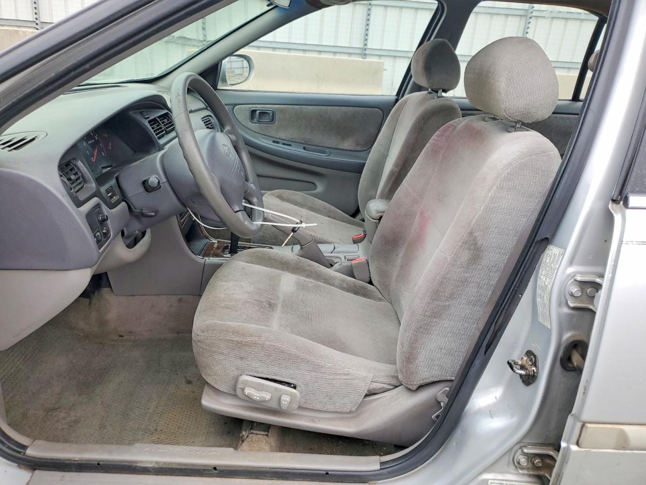 2001 NISSAN ALTIMA