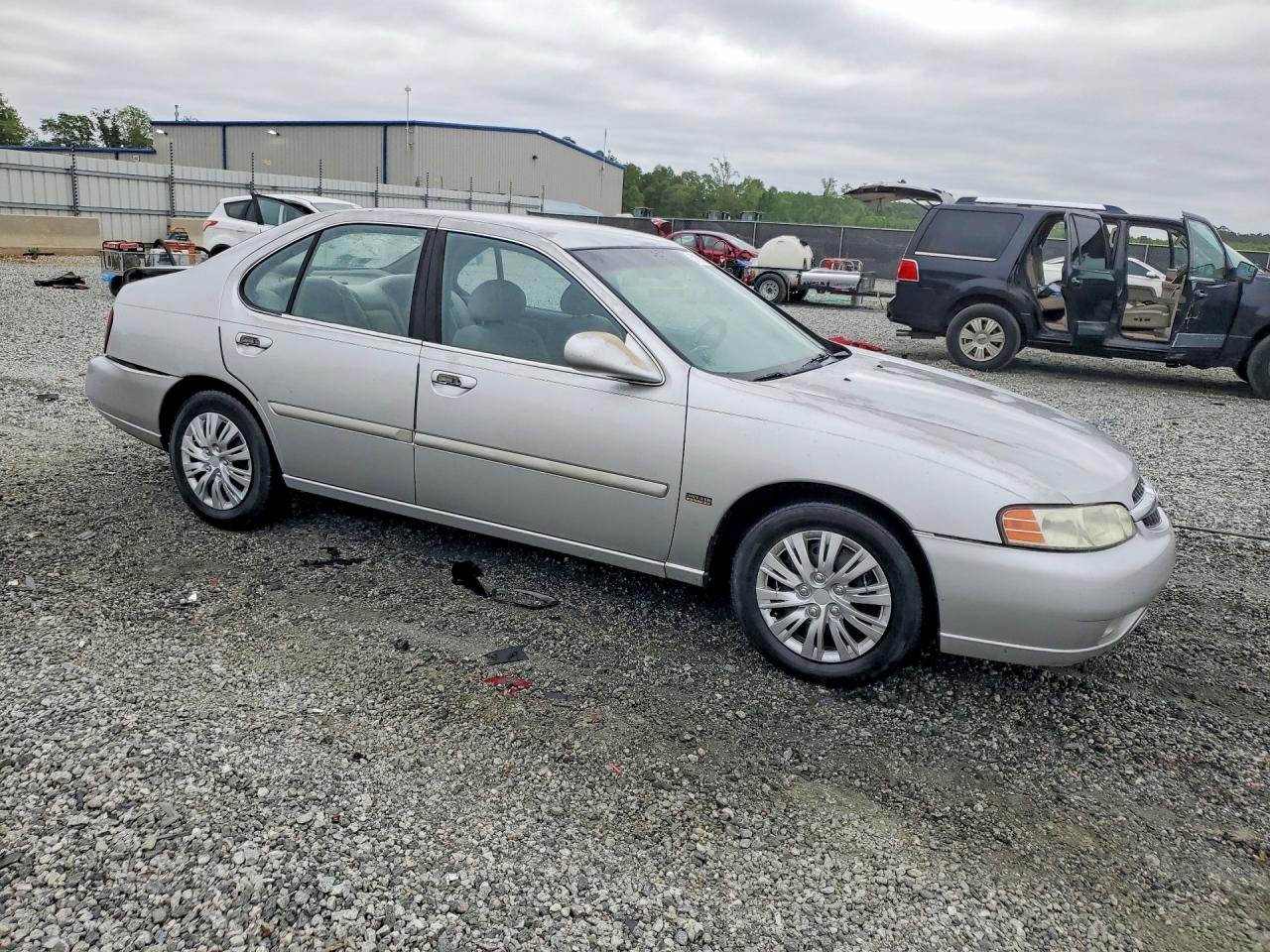 2001 NISSAN ALTIMA