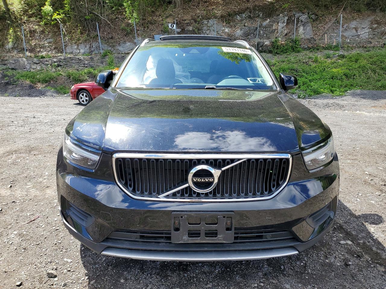 2022 VOLVO XC40