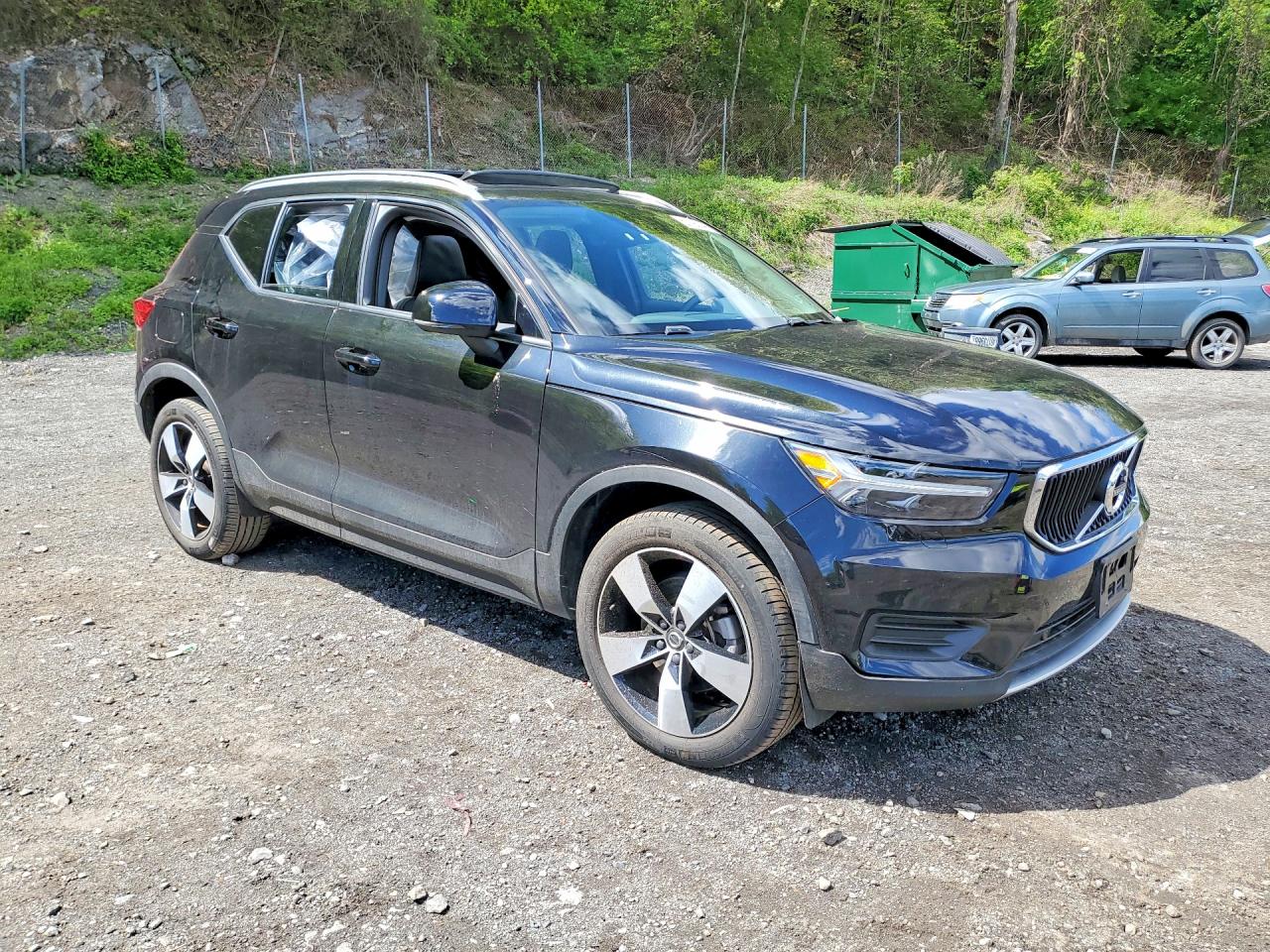 2022 VOLVO XC40