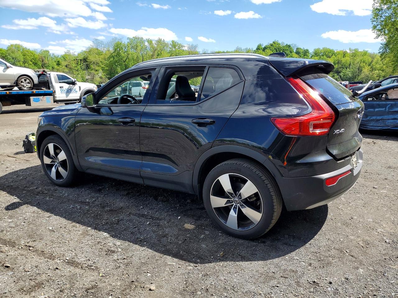 2022 VOLVO XC40