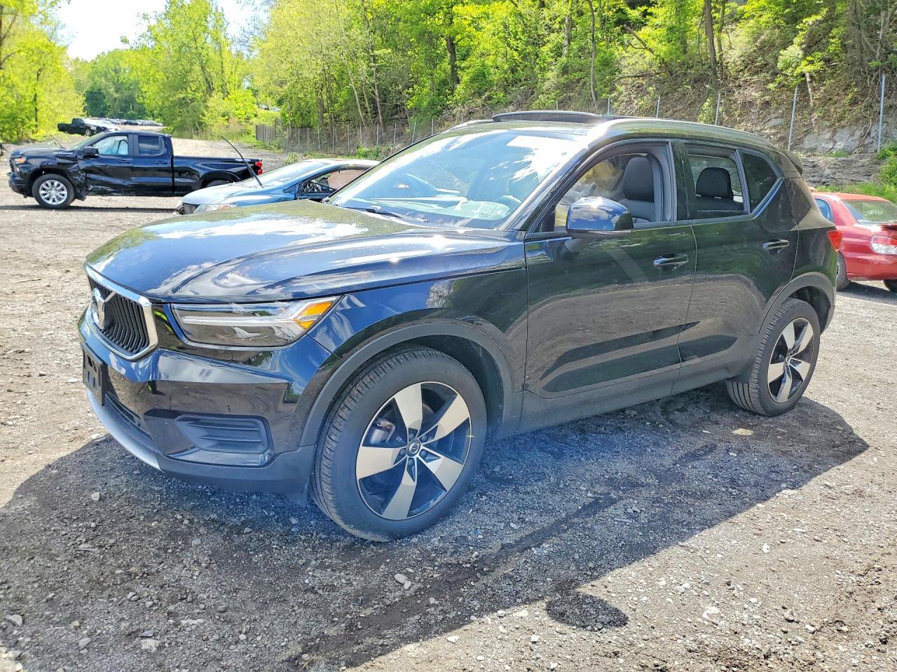 2022 VOLVO XC40