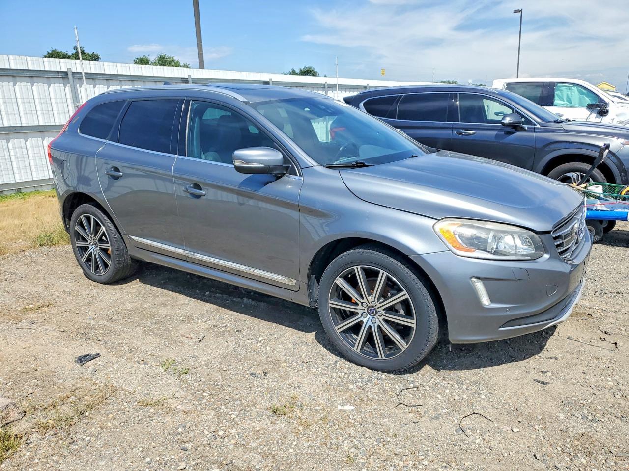 2016 VOLVO XC60