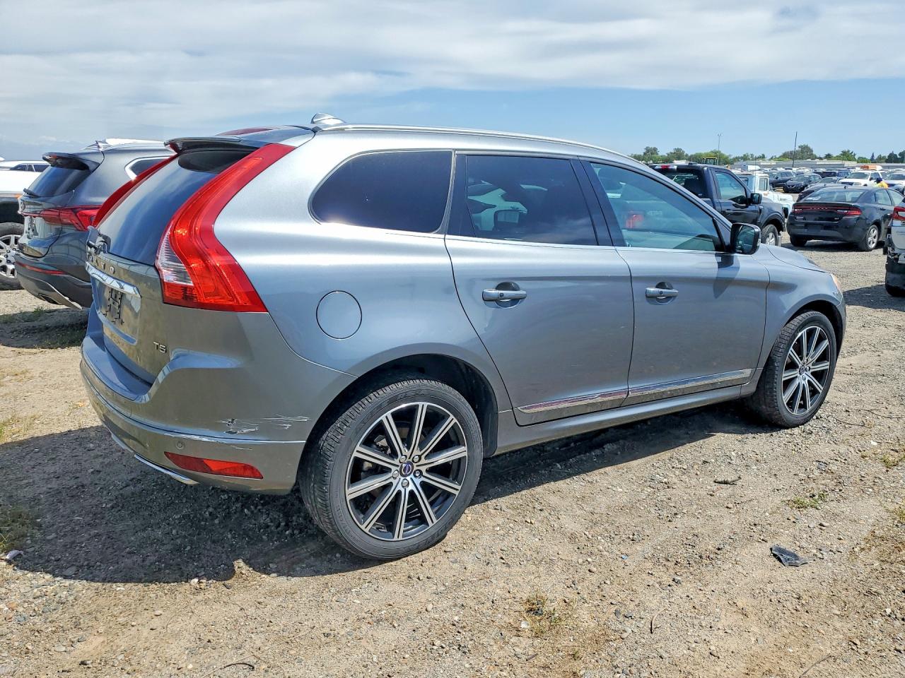 2016 VOLVO XC60