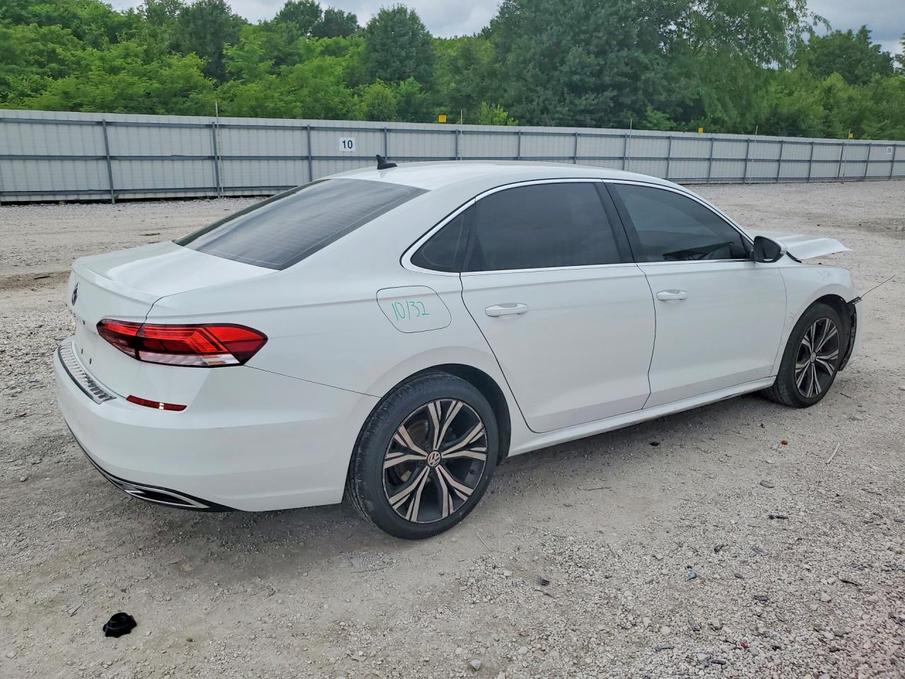 2021 VOLKSWAGEN PASSAT