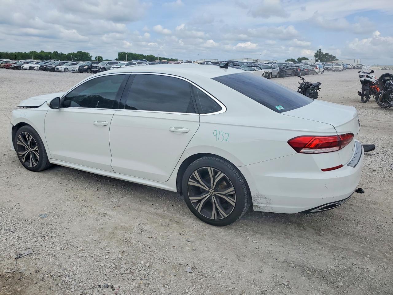 2021 VOLKSWAGEN PASSAT