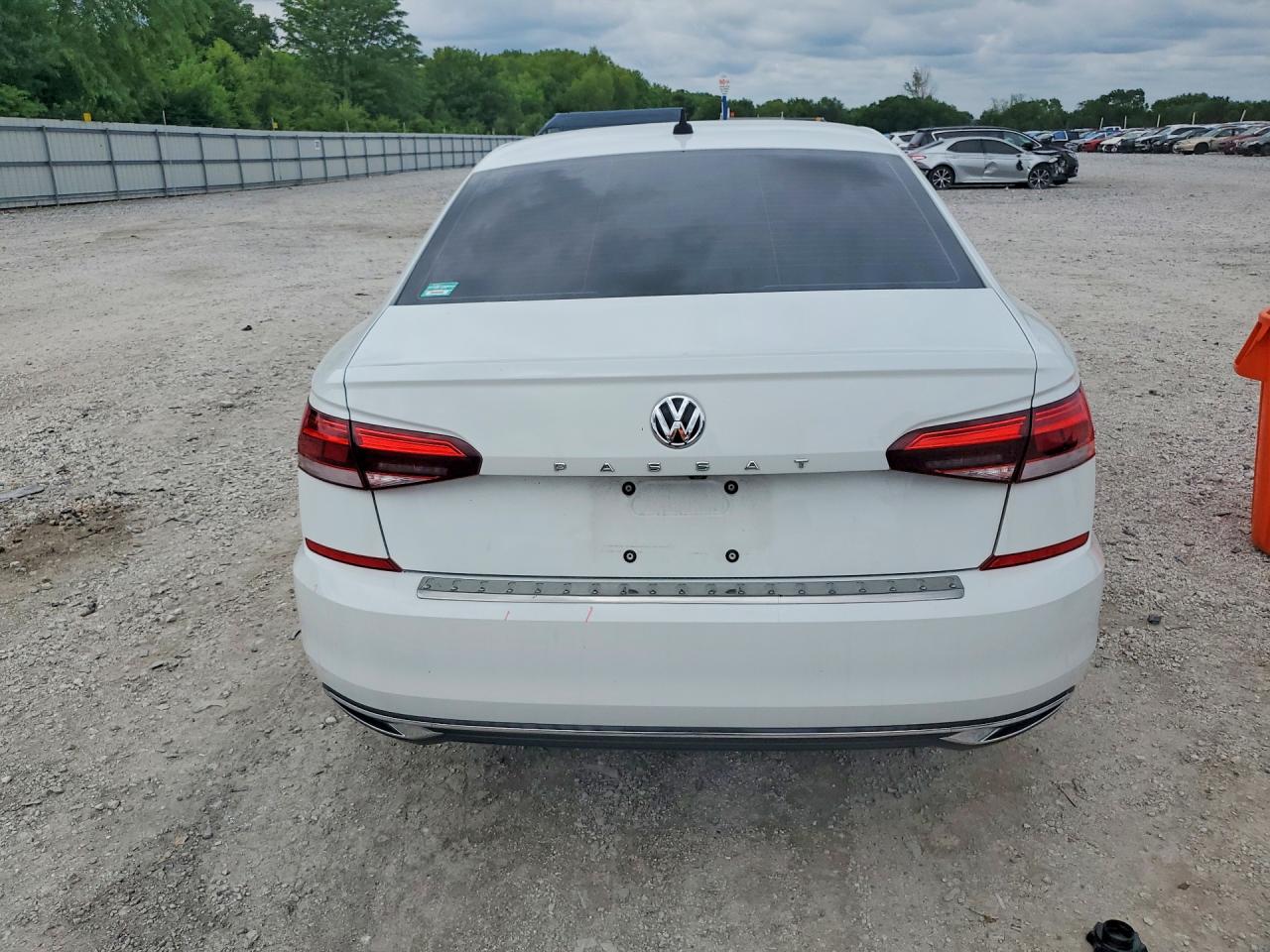 2021 VOLKSWAGEN PASSAT