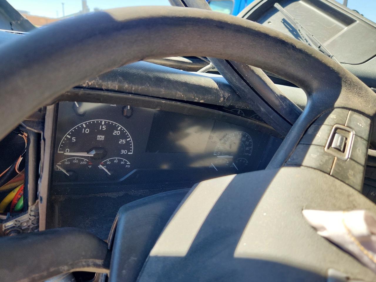 2023 VOLVO VN