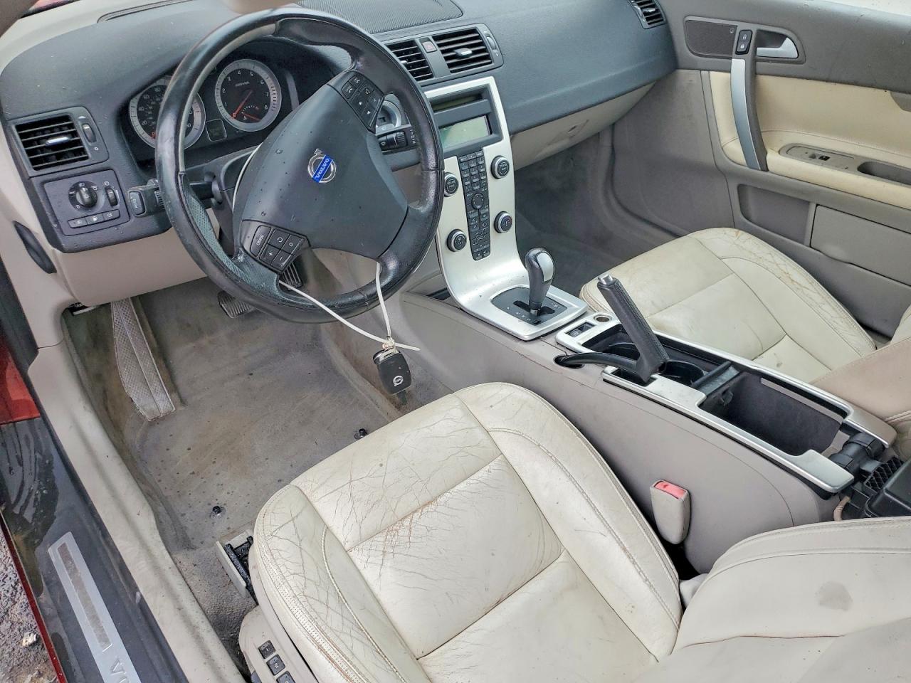 2011 VOLVO C70