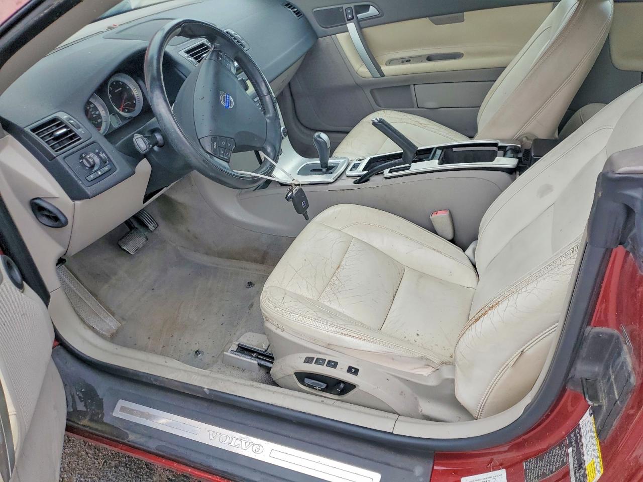 2011 VOLVO C70
