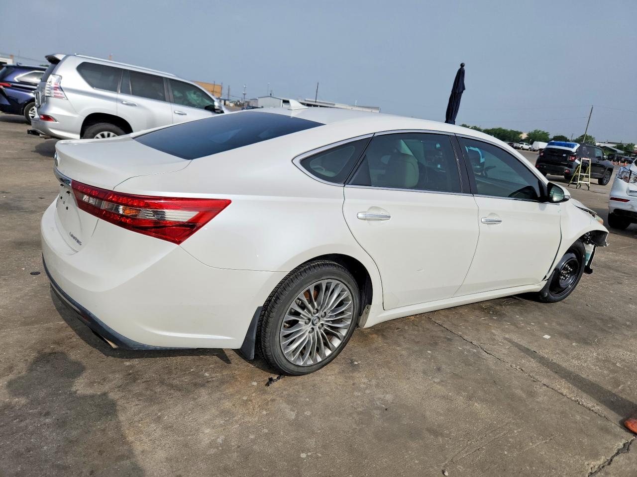 2017 TOYOTA AVALON