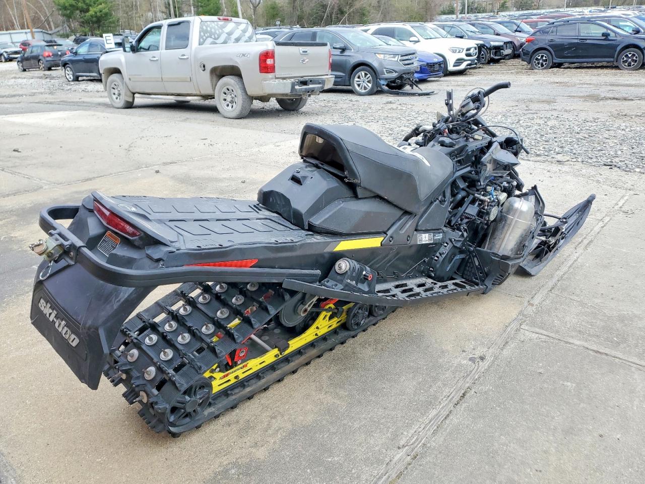 2022 SKI RENEGADE